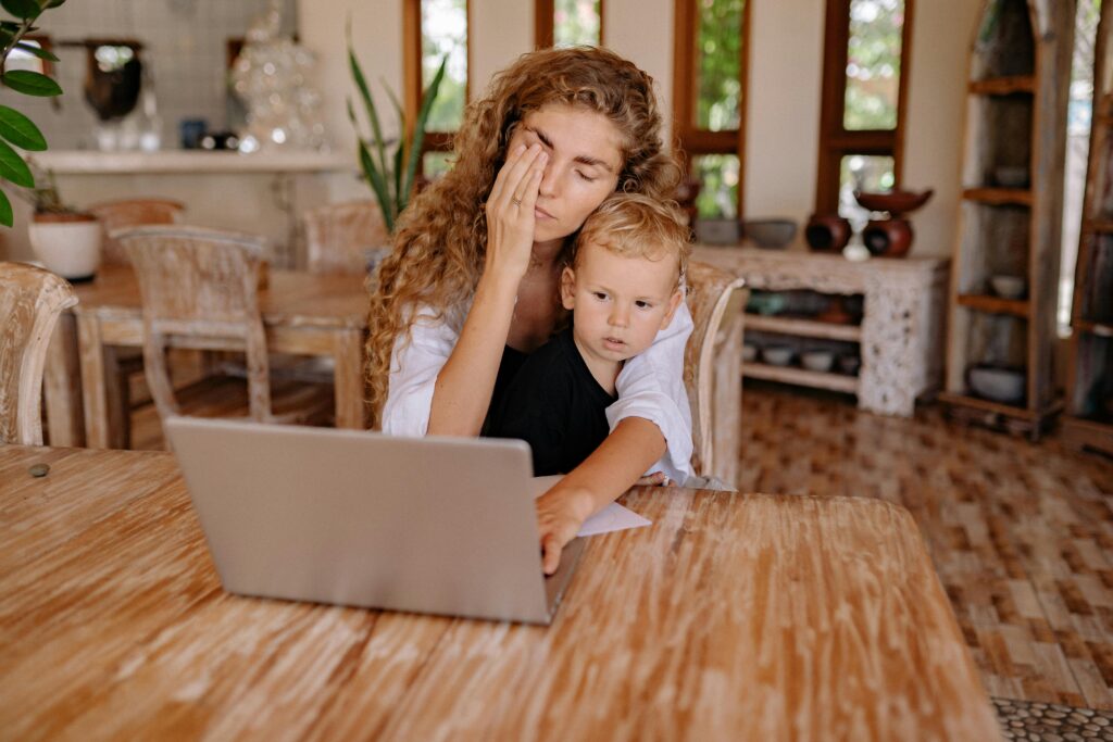 How Working Moms Can Manage Depression